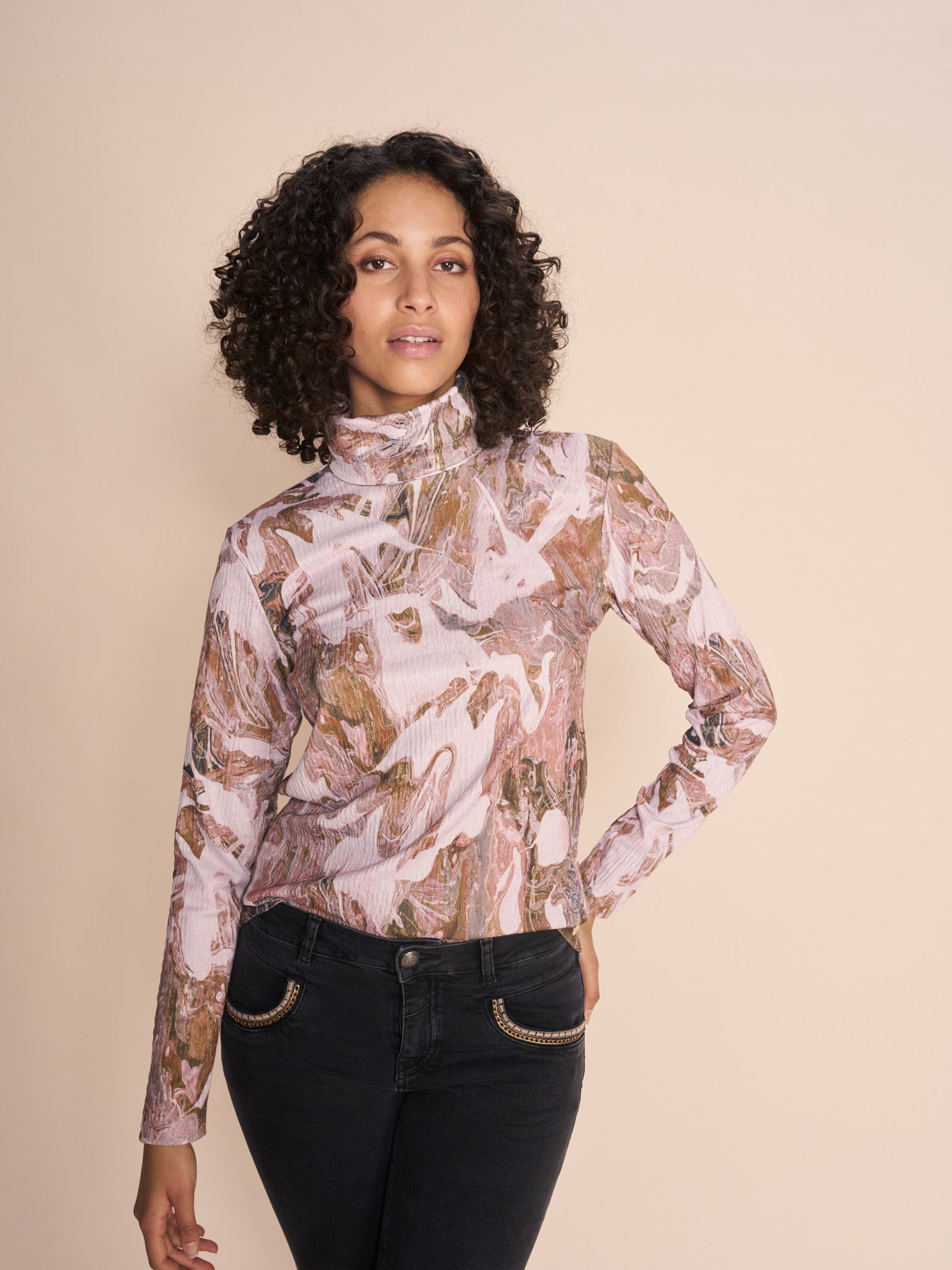 Modelshot / Burlwood / Detail